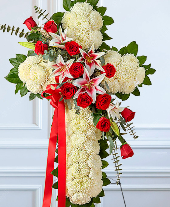 Cruz funeraria blanca con rosas Santander