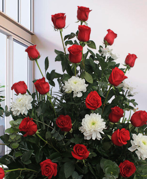 Centro de rosas y margaritas para tanatorios, Centros florales tanatorios Santander