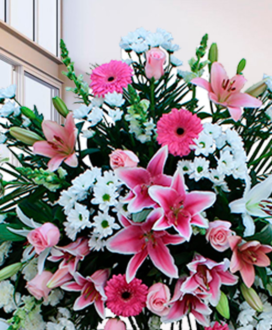 Corona funeraria de clavel rosa